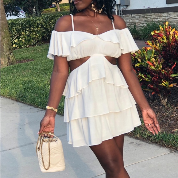 Ruffled mini dress. Price firm - Picture 4 of 5